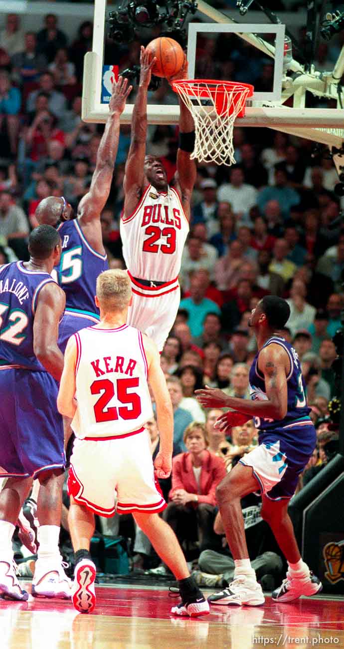 NBA Finals Michael Jordan Dunk  Michael jordan, Jordan bulls