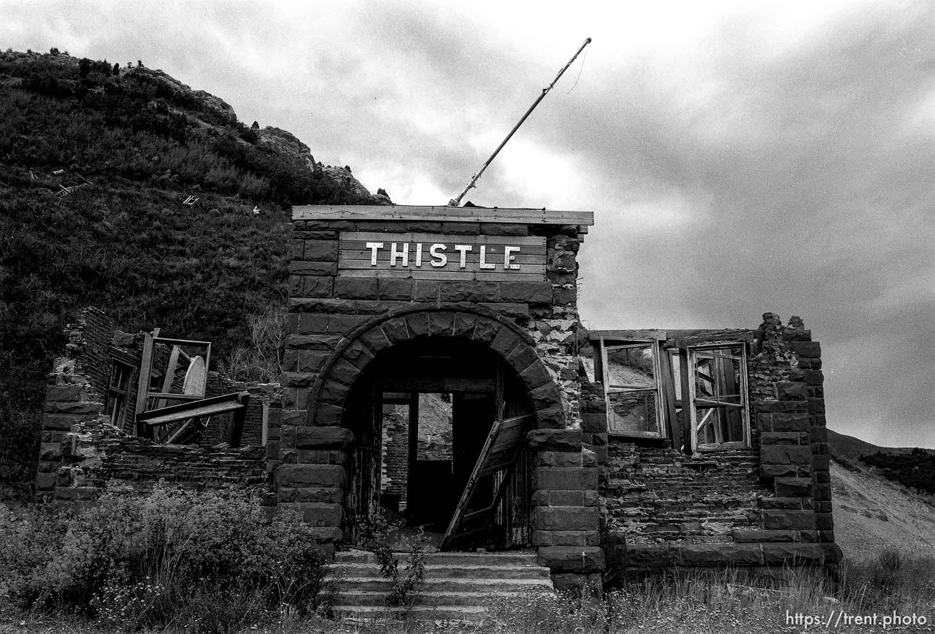 Ruins of the old Thistle School.