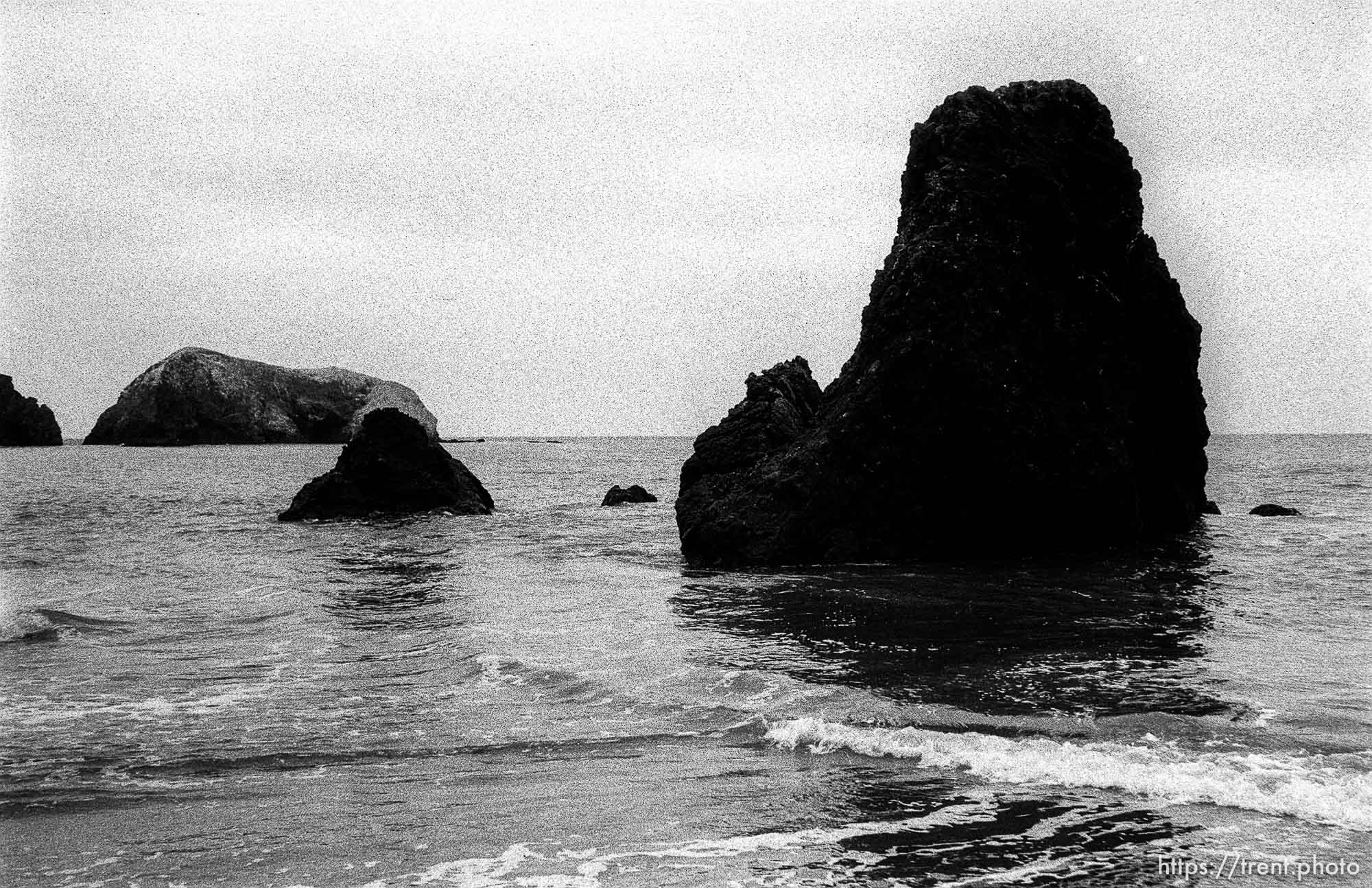 rocks and waves at beach.