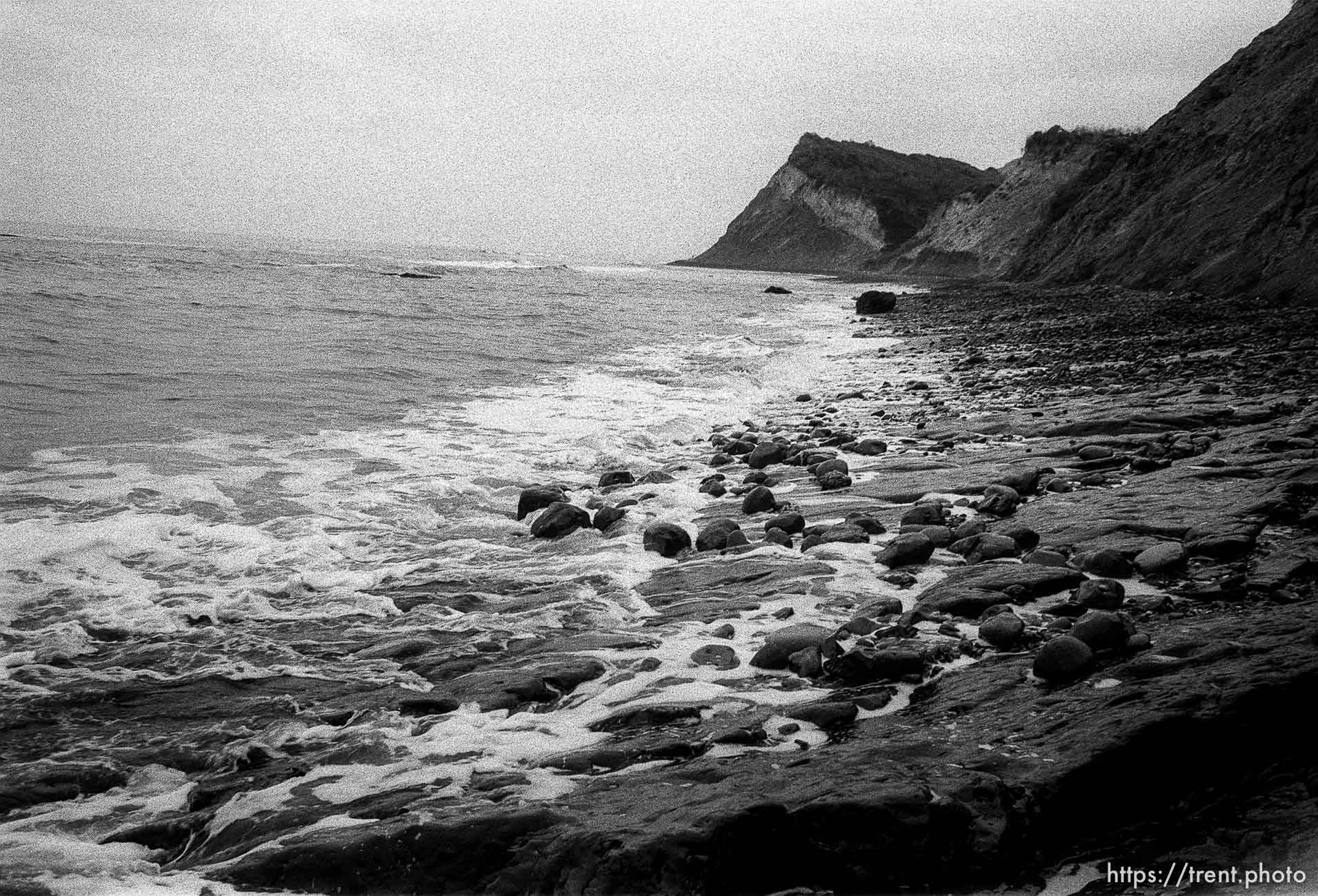 rocky coast at beach.