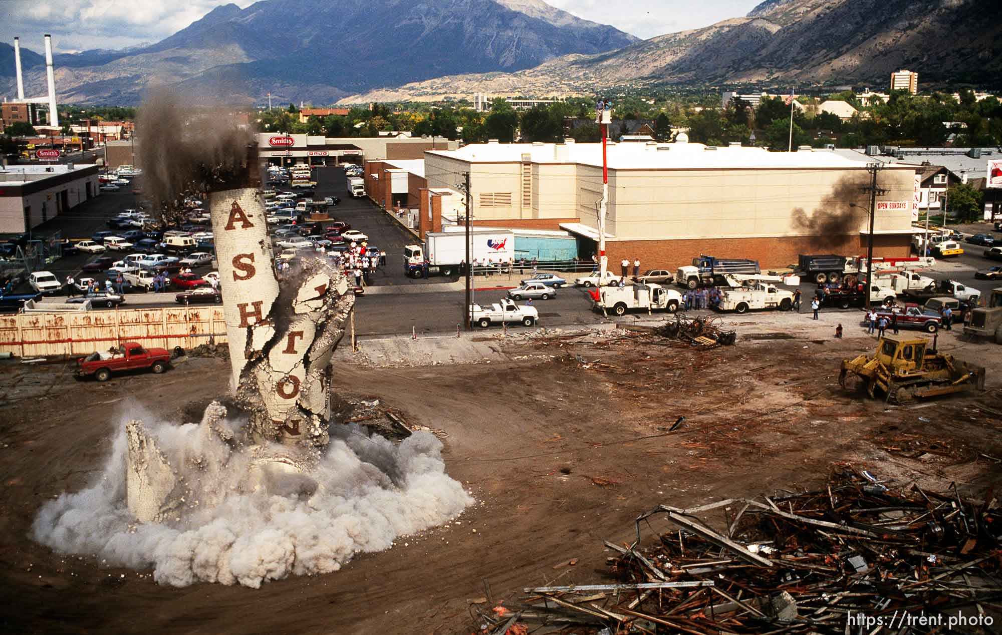 Demolition of the Ashton smokestack.