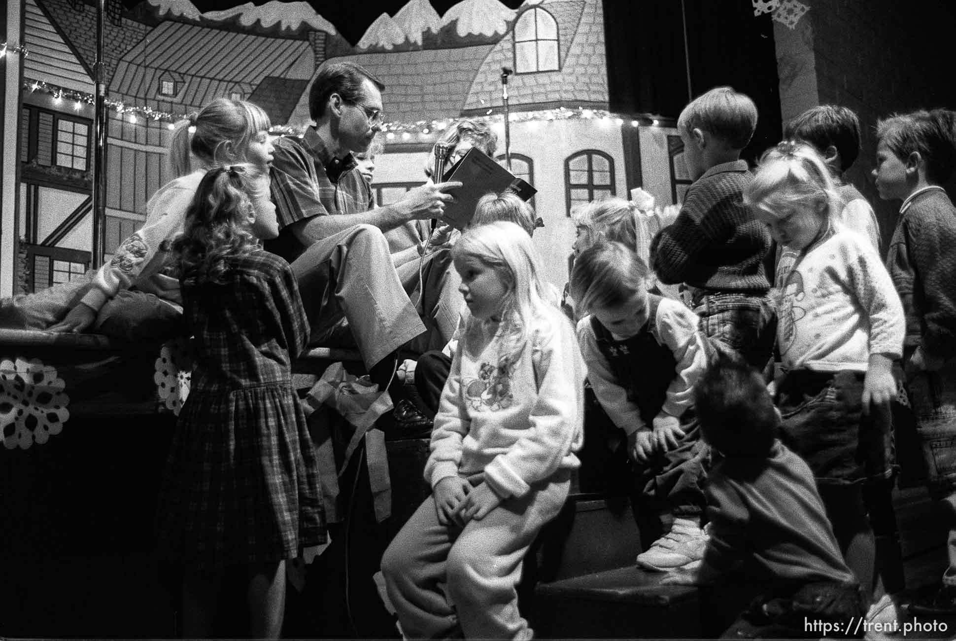 Bishop Paul Woodland reads a story to children at the San Ramon 1st Ward's Christmas party.