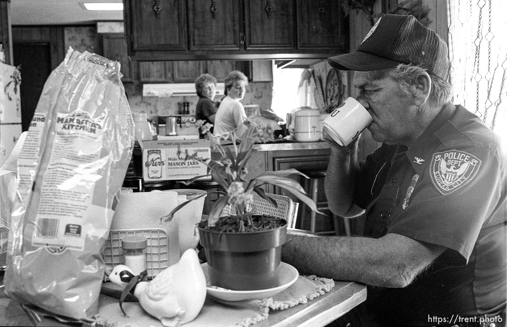 Eureka Police Chief Fullmer eats lunch