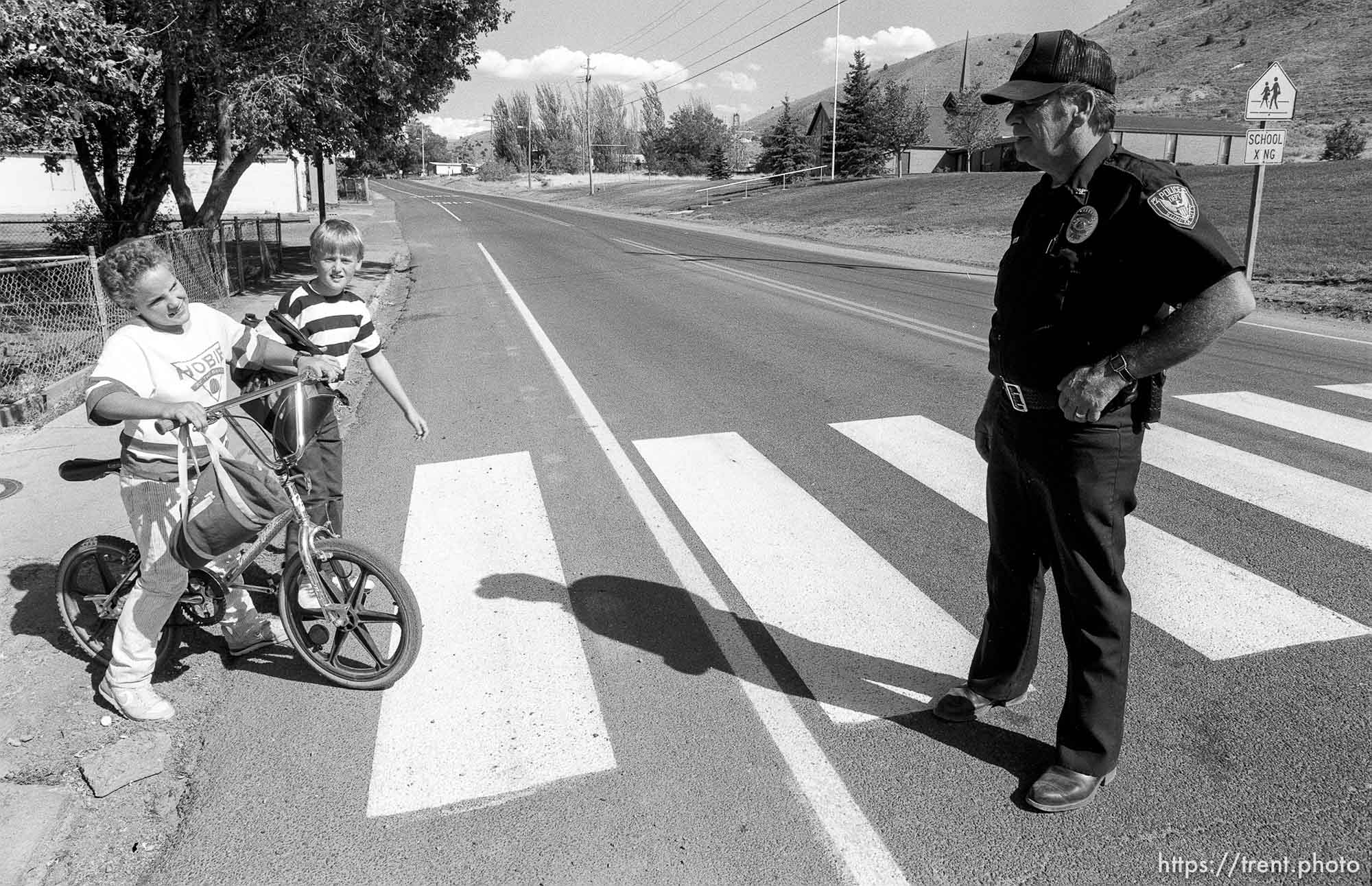 Eureka Police Chief Fullmer acting as crossing guard