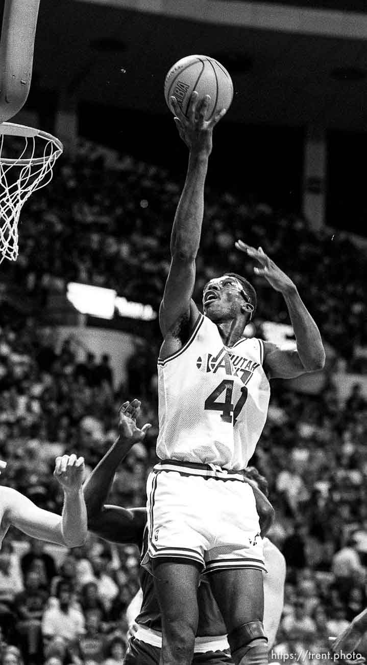 Thurl Bailey at Jazz vs Houston.