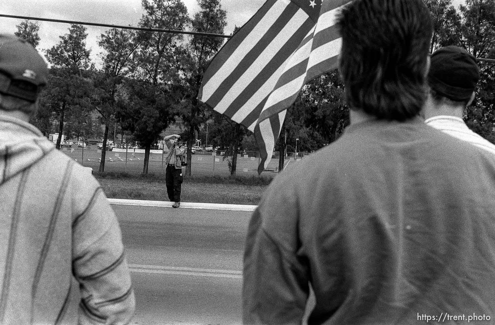 David Lowe photographs pro-war people at Gulf War protest at the Concord Naval Weapons Station.