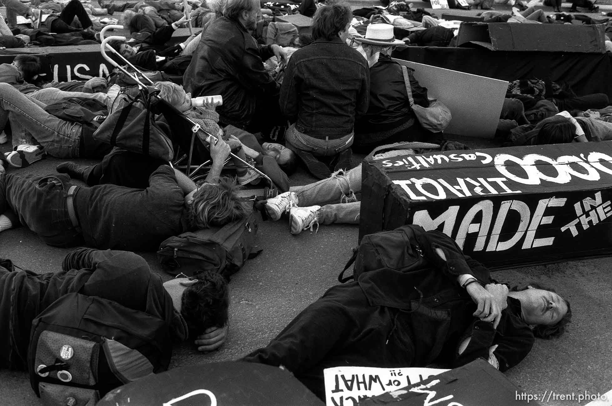 Die-in at the Naval Weapons Station at Gulf War protest