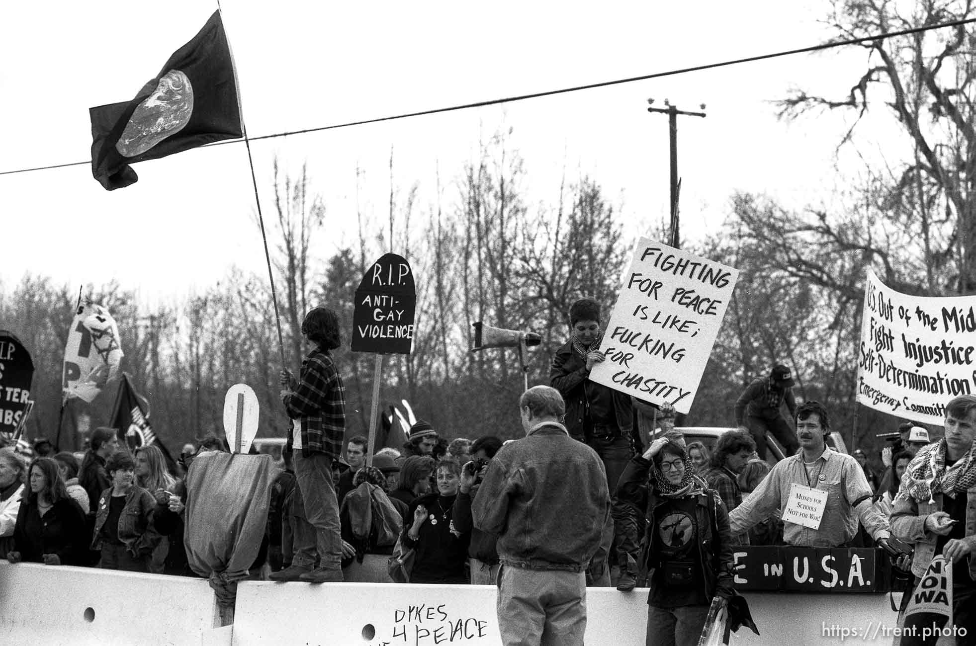 Protesters at Gulf War protest at Naval Weapons Station