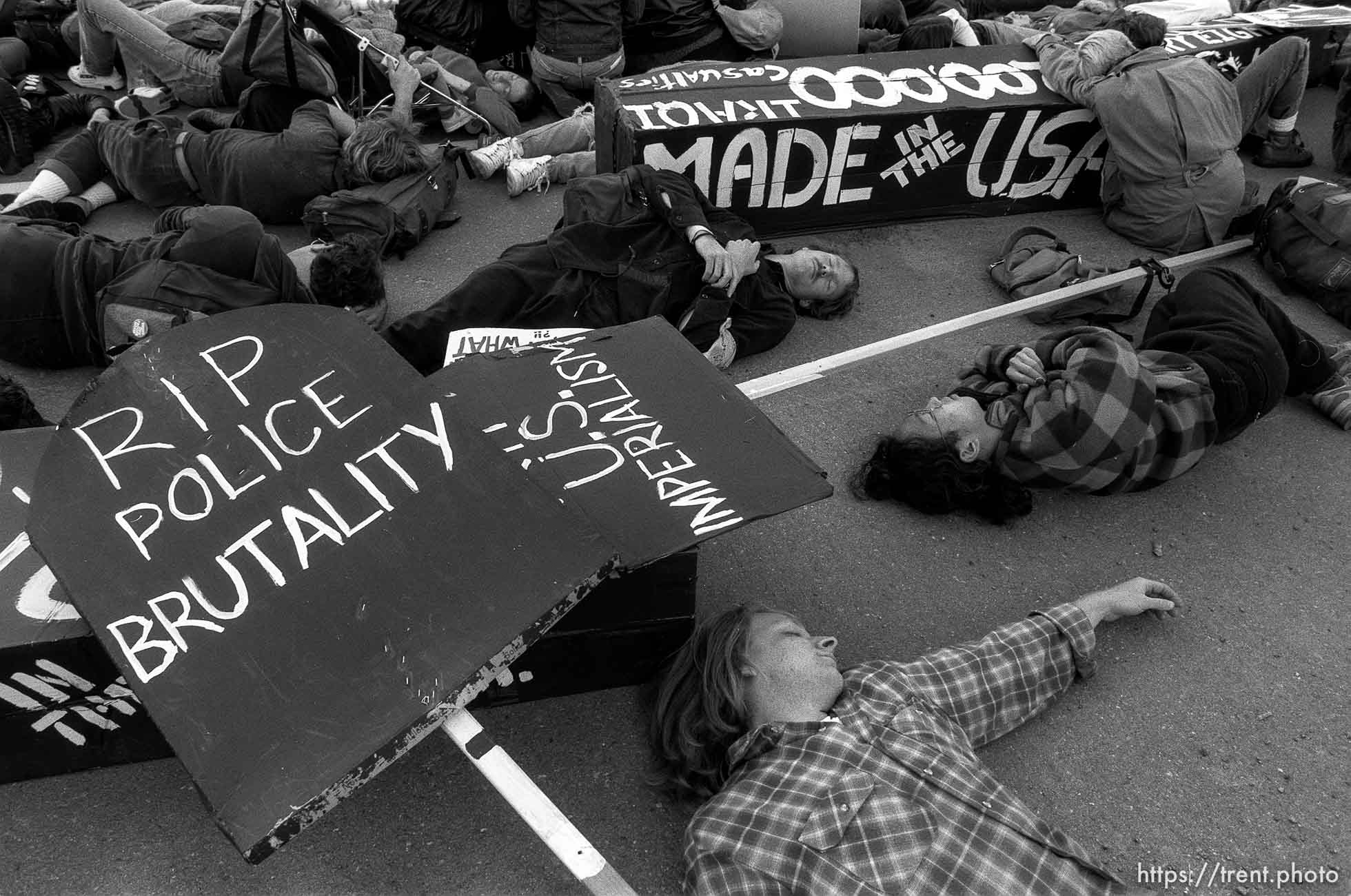 Die-in at Gulf War protest at Naval Weapons Station