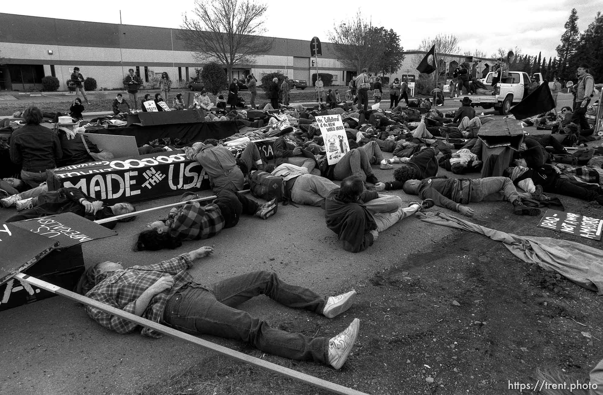 Die-in at Gulf War protest at Naval Weapons Station