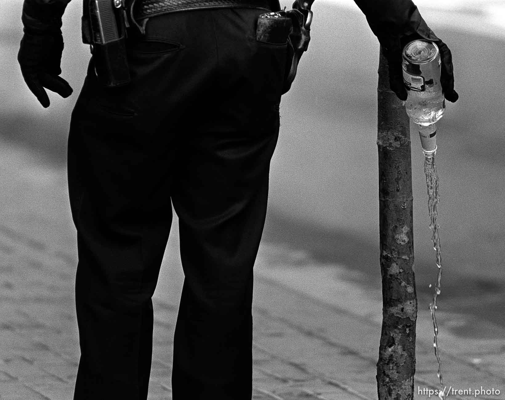 Police officer pours out alcohol he took from man on the street