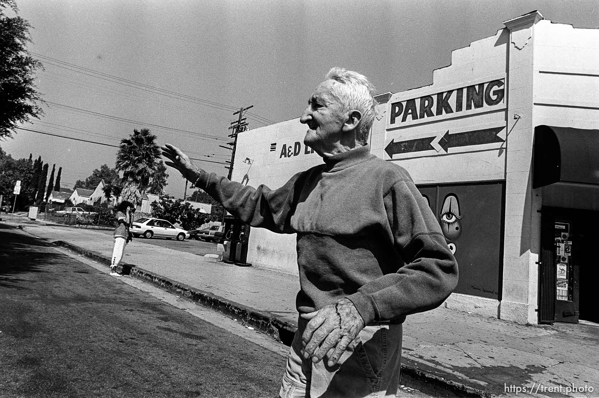 Deranged man on Melrose Avenue