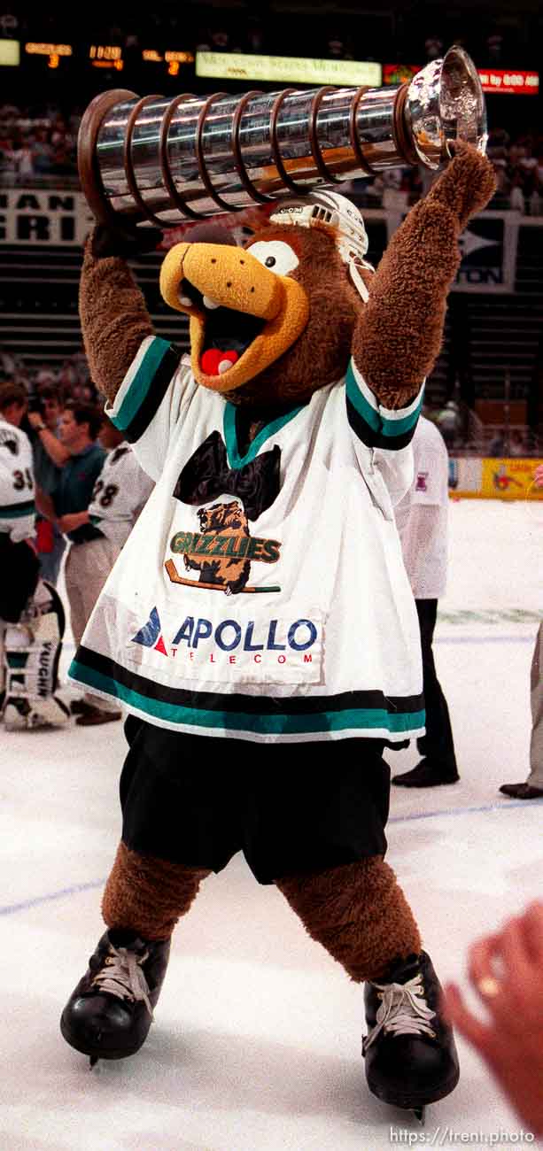 Utah Grizzlies mascot Grizzbee celebrate 2nd straight Turner Cup Championship.