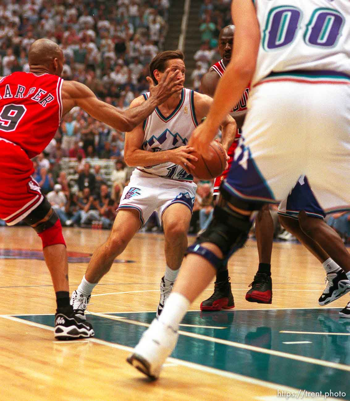 Utah's Jeff Hornacek drives to the basket at the NBA Finals Game three, Utah Jazz vs Chicago Bulls.