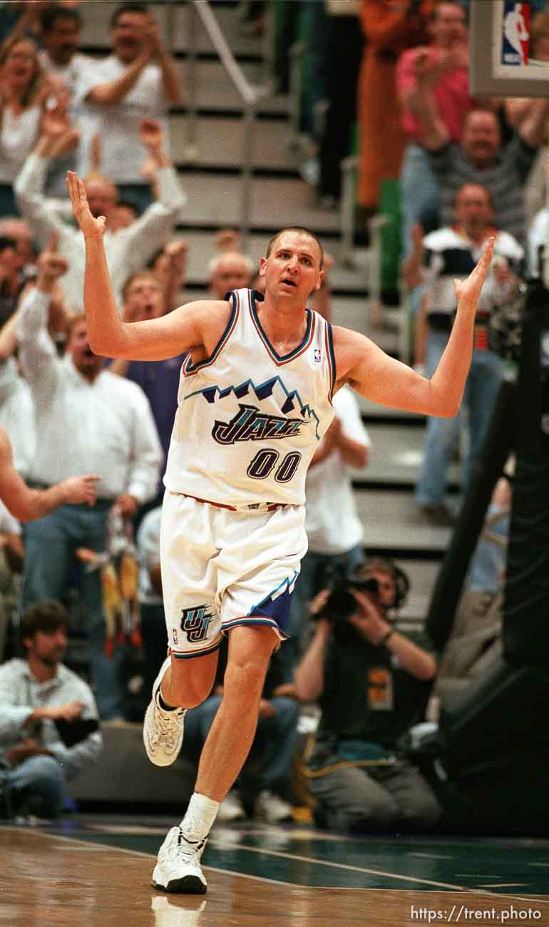 Greg Ostertag pumps up the crowd at Utah Jazz vs. Houston Rockets, game 5 of the 1st round, NBA Playoffs. Jazz won.