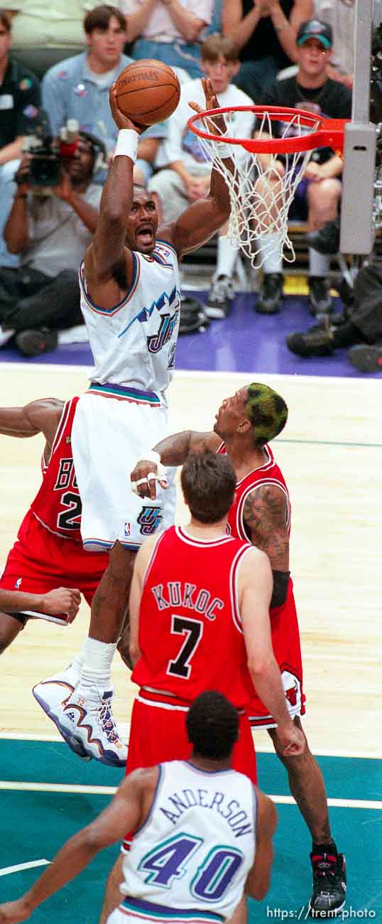 Karl Malone shoots at Jazz vs. Bulls, game 6 of the NBA Finals. Bulls won