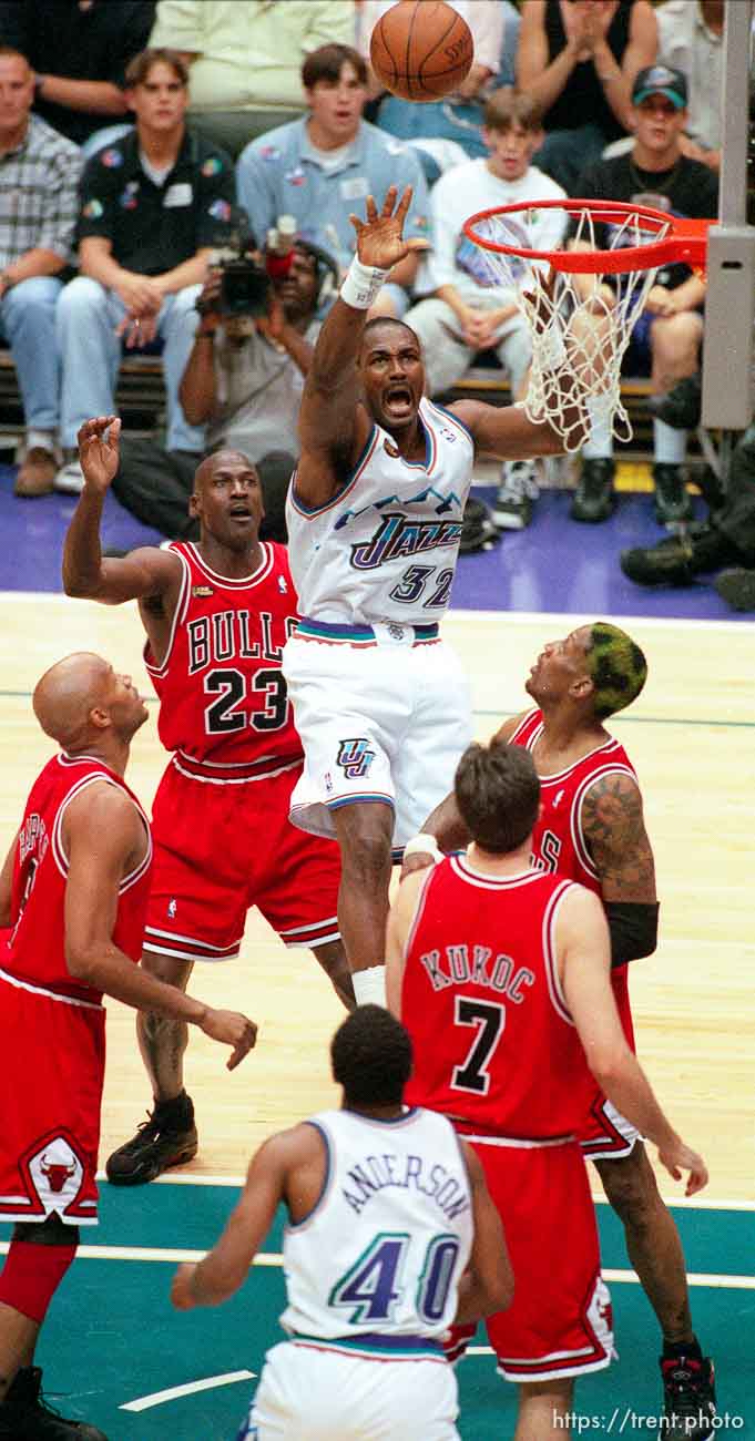 Karl Malone shoots at Jazz vs. Bulls, game 6 of the NBA Finals. Bulls won