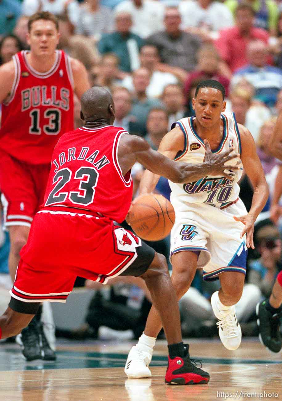 Howard Eisley pushes ball past Michael Jordan at Jazz vs. Bulls, game 1 of the NBA Finals. Jazz won