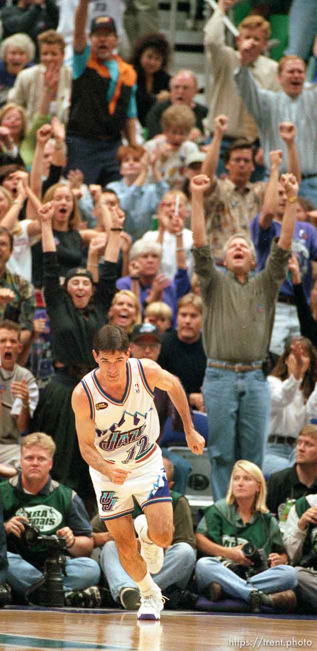 Crowd cheers after John Stockton hit a shot at Jazz vs. Bulls game 2, NBA Finals. Bulls won.