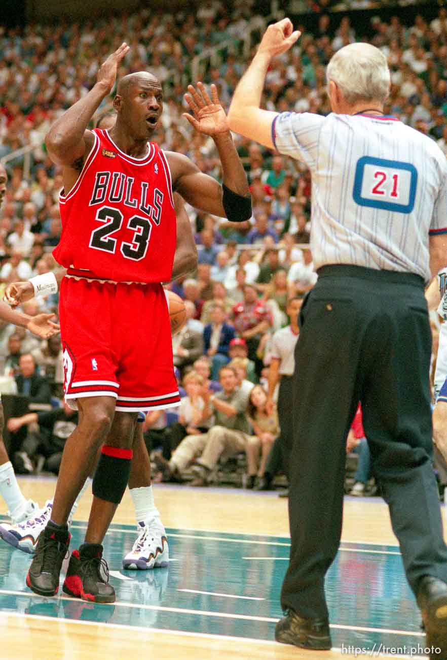 Michael Jordan protests a call at Jazz vs. Bulls game 2, NBA Finals. Bulls won.