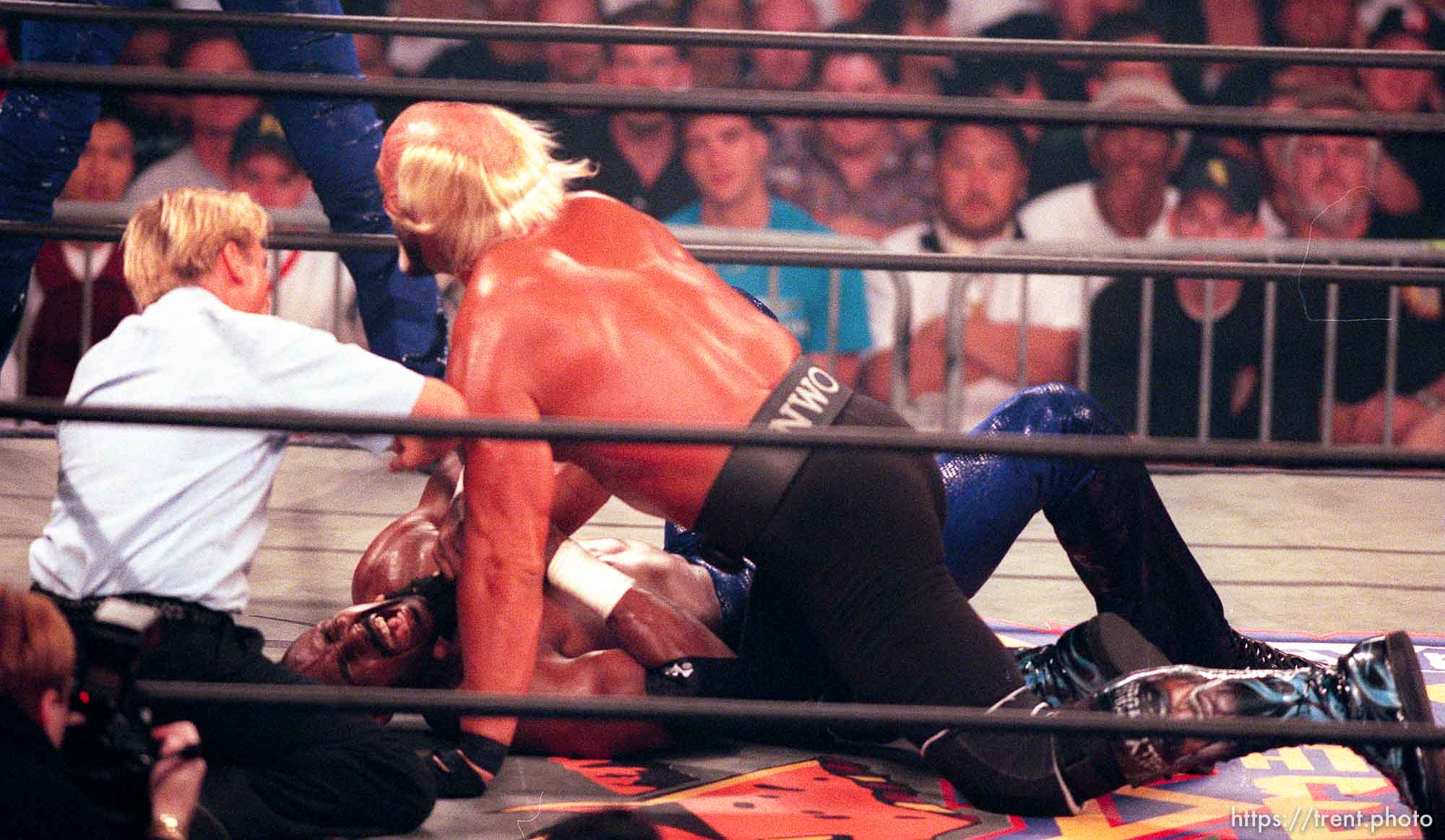 Karl Malone wrestles Hollywood Hulk Hogan at WCW's Bash at the Beach.