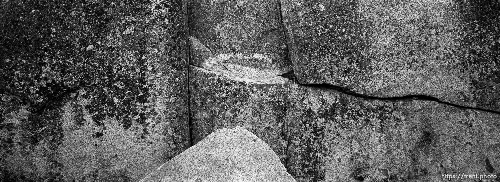 rock texture at Sword Lake