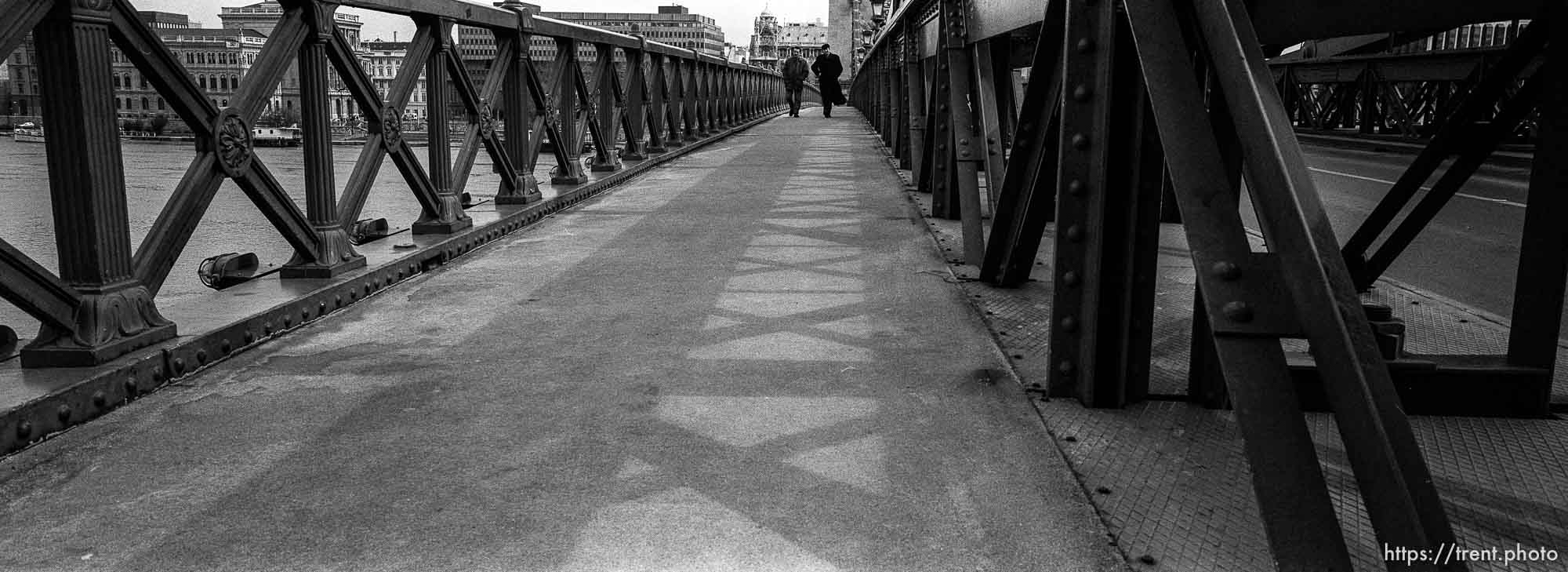 Pedestrians on the Szechenyi bridge.