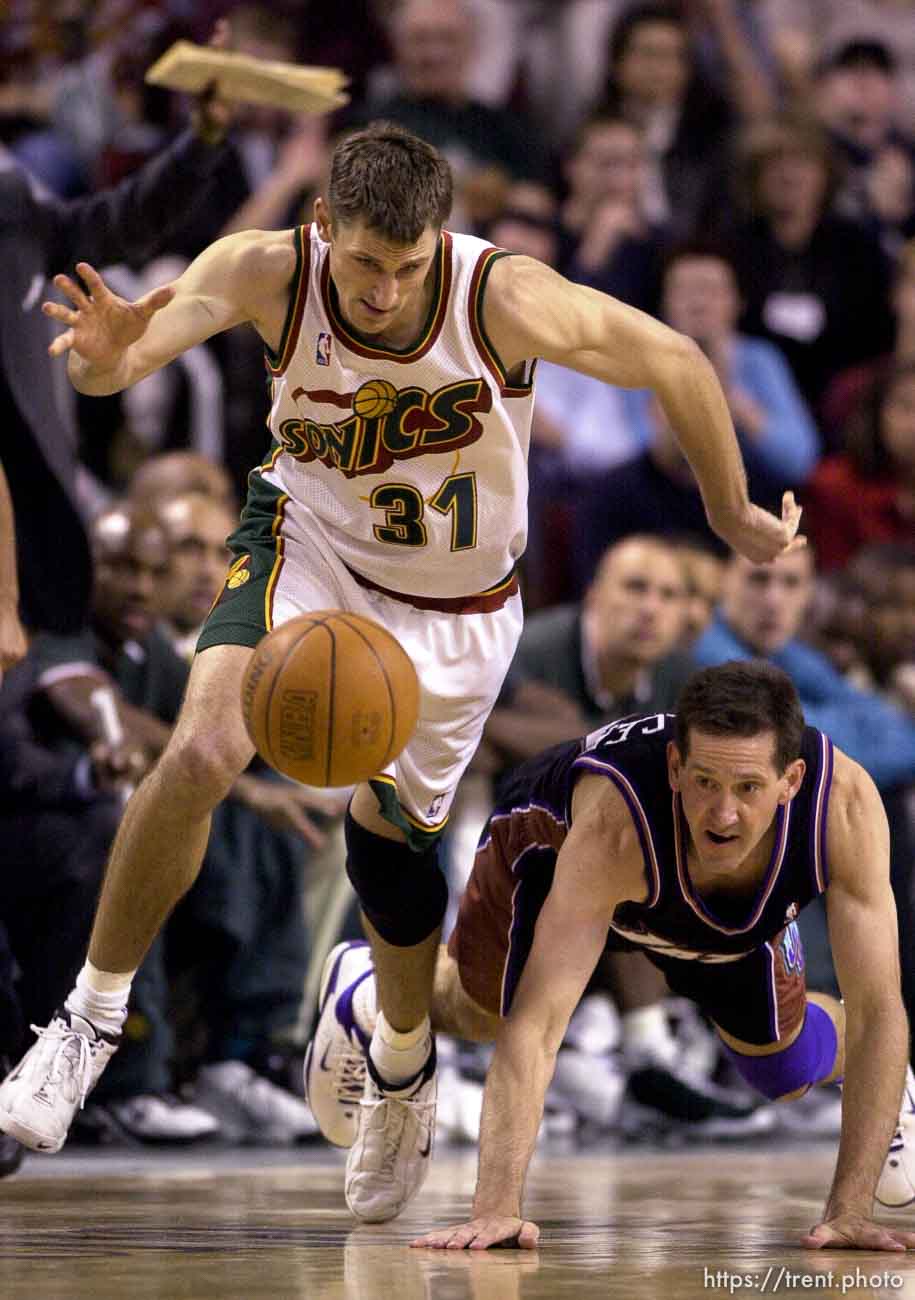 Brent Barry beats Jeff Hornacek to a loose ball at Jazz vs. Sonics, game 4, 1st round NBA playoffs. Sonics won.