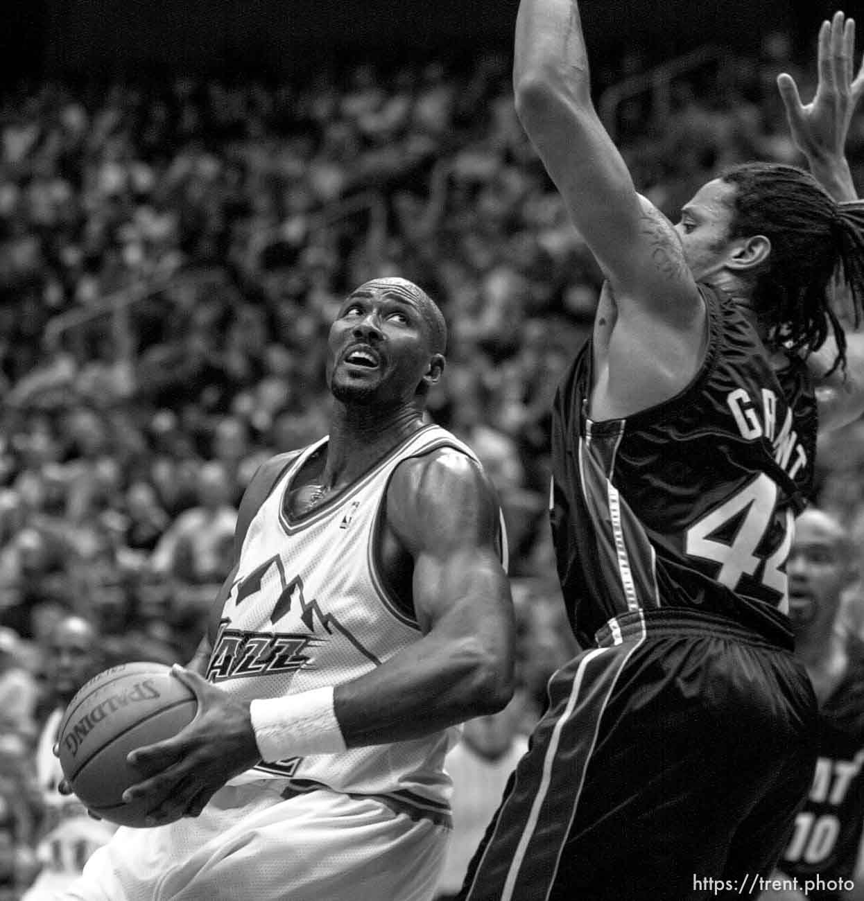 Karl Malone looks to shoot over Brian Grant at Jazz vs. Miami Heat.