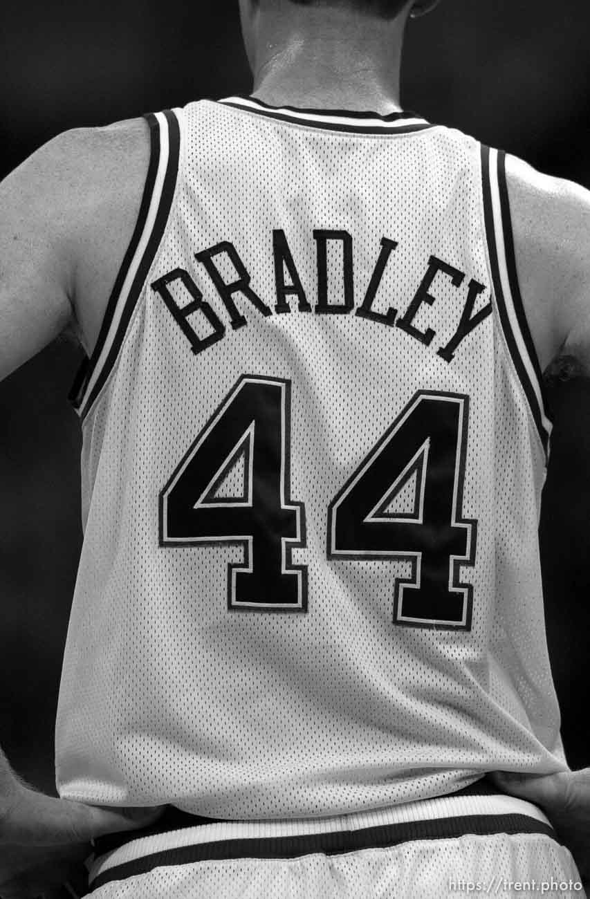 Shawn Bradley (back) as the Utah Jazz face the Dallas Mavericks in game four of their first round playoff series, in Dallas Tuesday.  05/01/2001