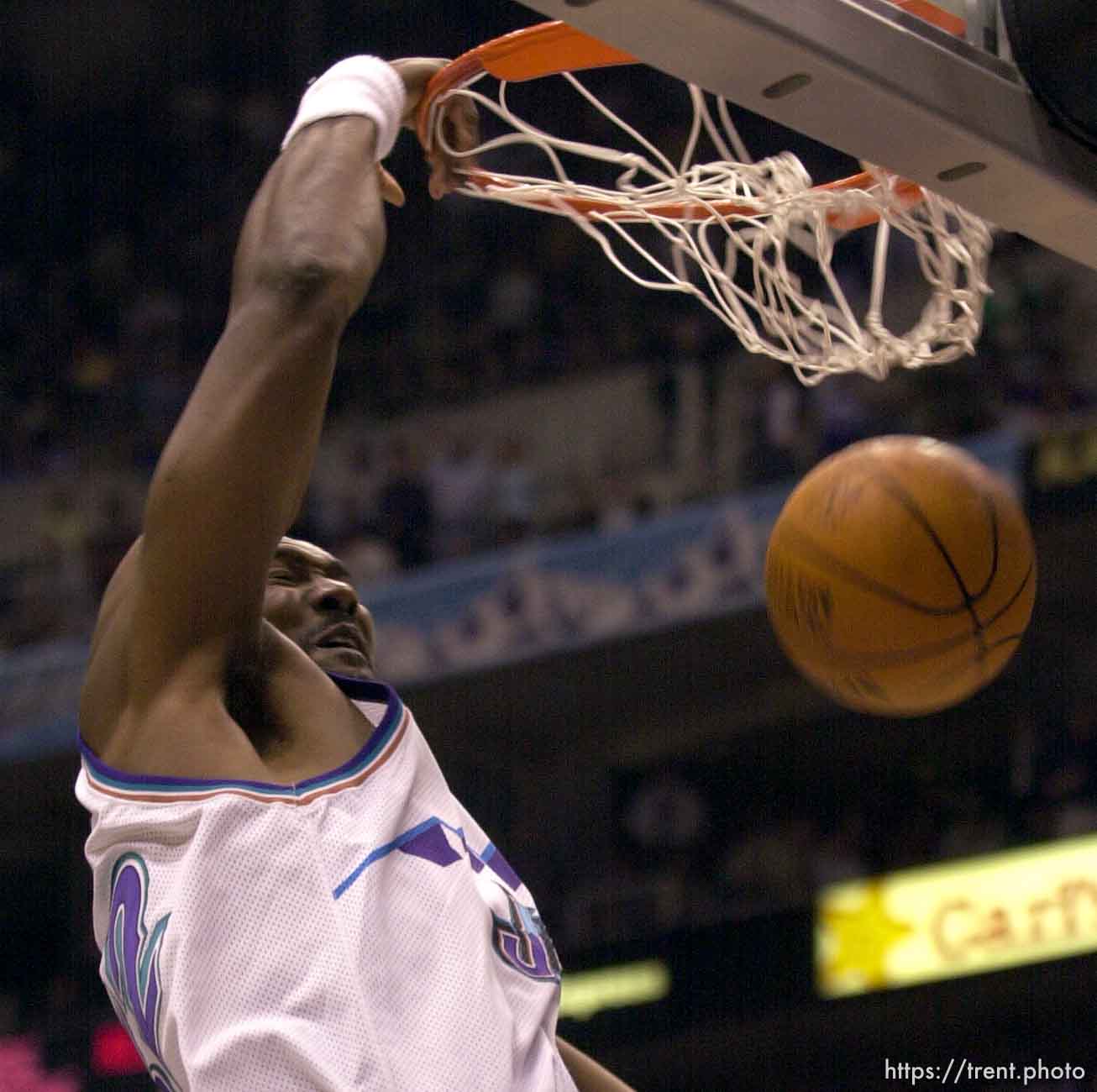 Karl Malone as the Utah Jazz face the Dallas Mavericks in game five of their first round playoff series, in Salt Lake City Thursday.  05/03/2001