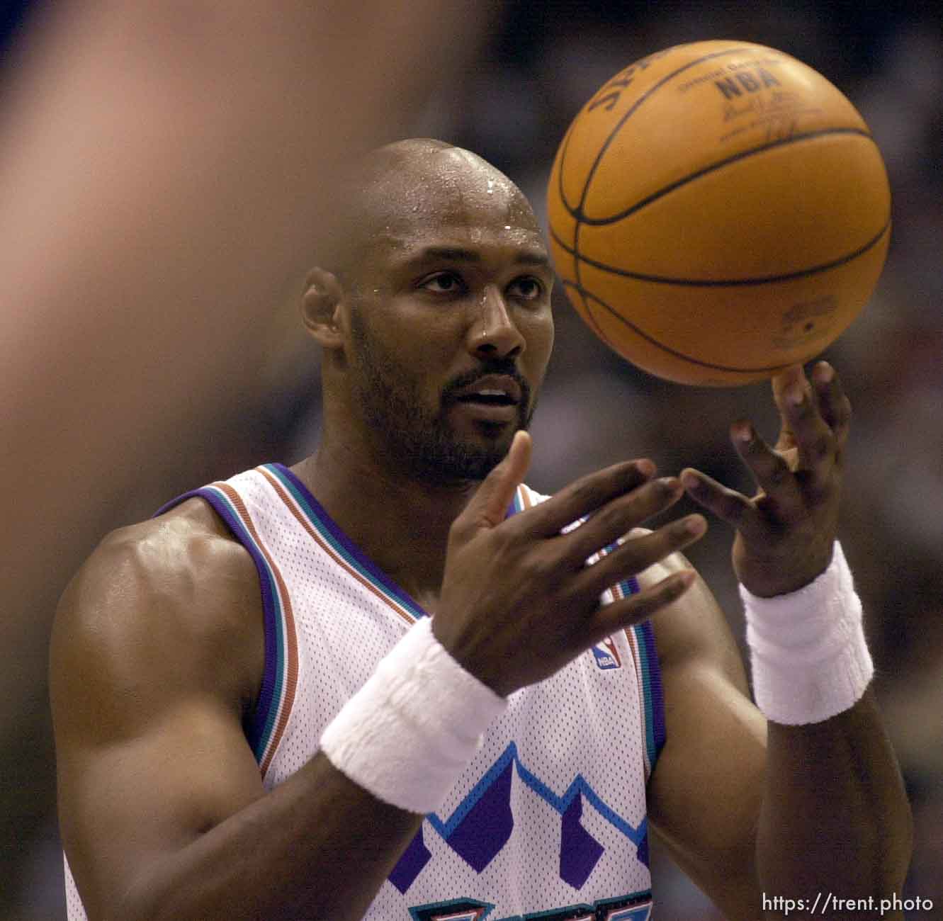 Karl Malone at the free-throw line as the Utah Jazz face the Dallas Mavericks in game five of their first round playoff series, in Salt Lake City Thursday.  05/03/2001