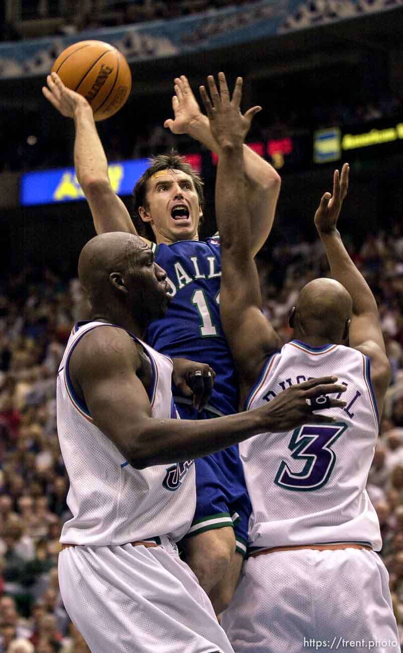 Steve Nash shoots as the Utah Jazz face the Dallas Mavericks in game five of their first round playoff series, in Salt Lake City Thursday.  05/03/2001