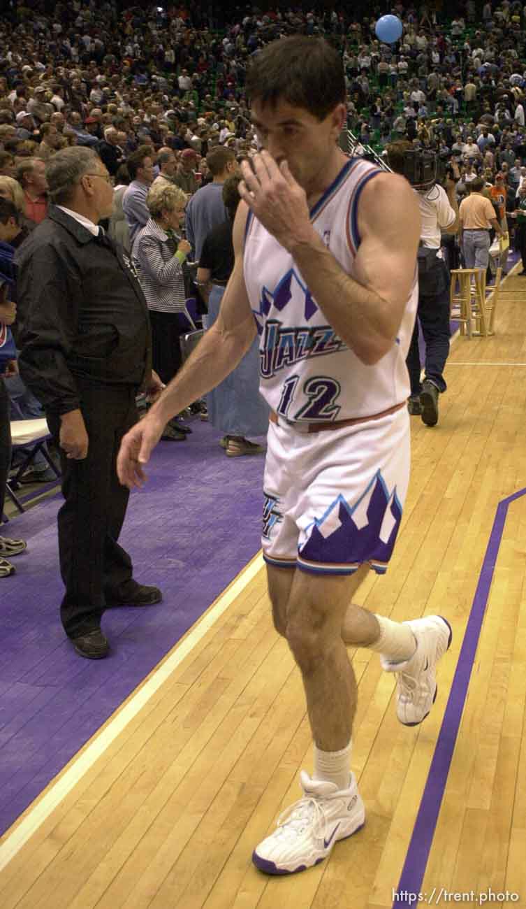 John Stockton walks off the court after losing as the Utah Jazz face the Dallas Mavericks in game five of their first round playoff series, in Salt Lake City Thursday.  05/03/2001