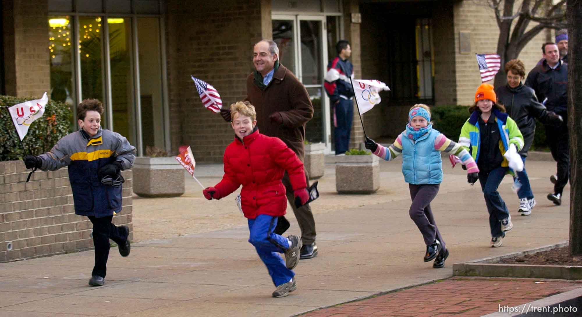 People out to see the Olympic Torch relay as it passes through Washington DC. 12.21.2001, 2:32:28 PM