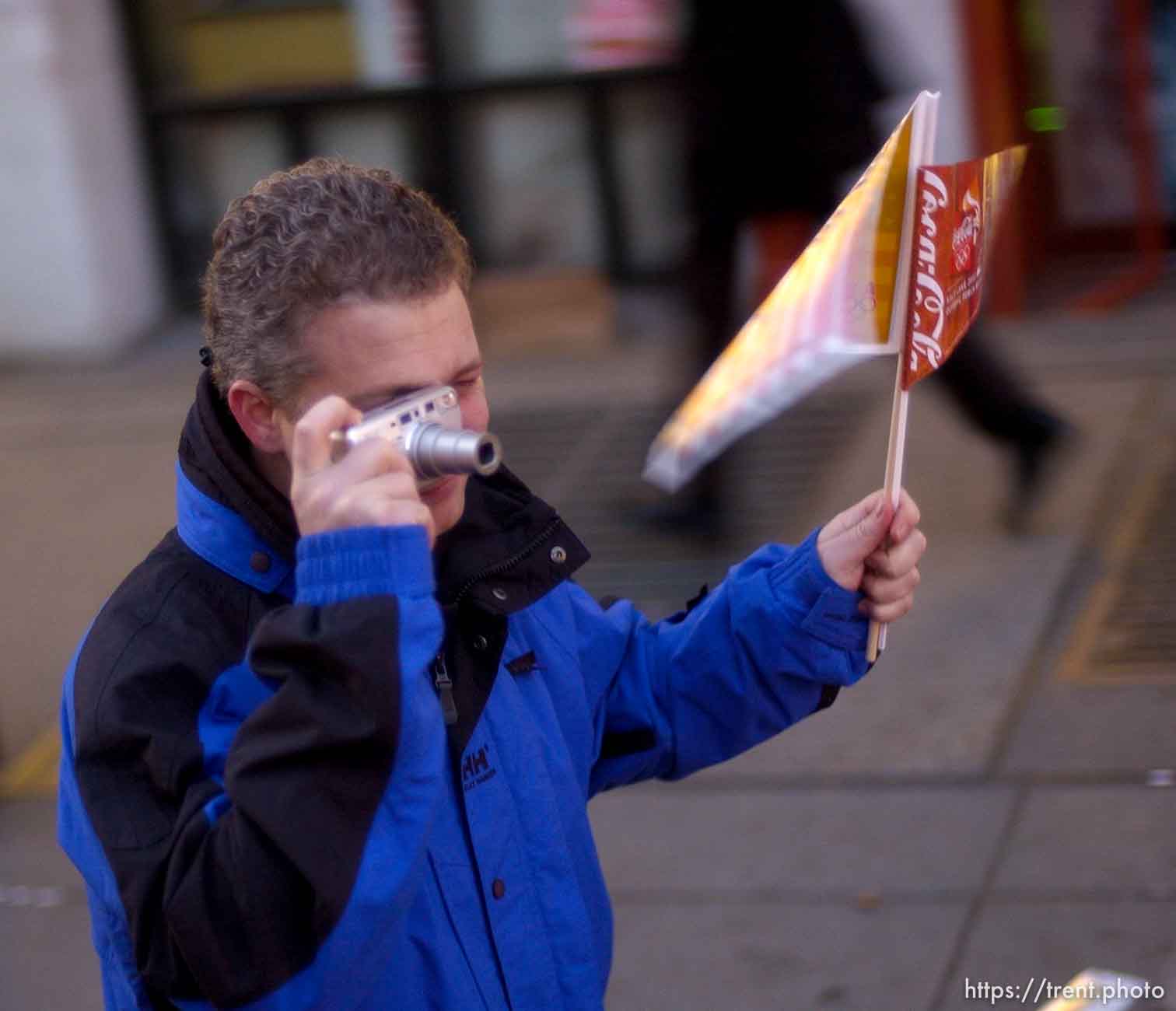 People out to see the Olympic Torch relay as it passes through Washington DC. 12.21.2001, 3:03:42 PM