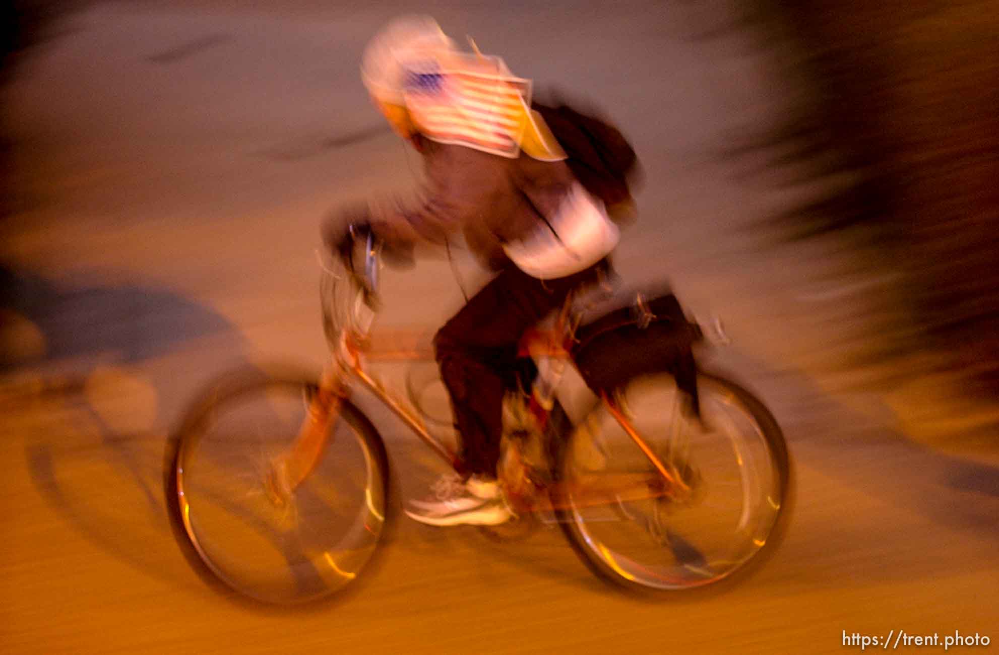 People out to see the Olympic Torch relay as it passes through Washington DC. 12.21.2001, 3:20:47 PM