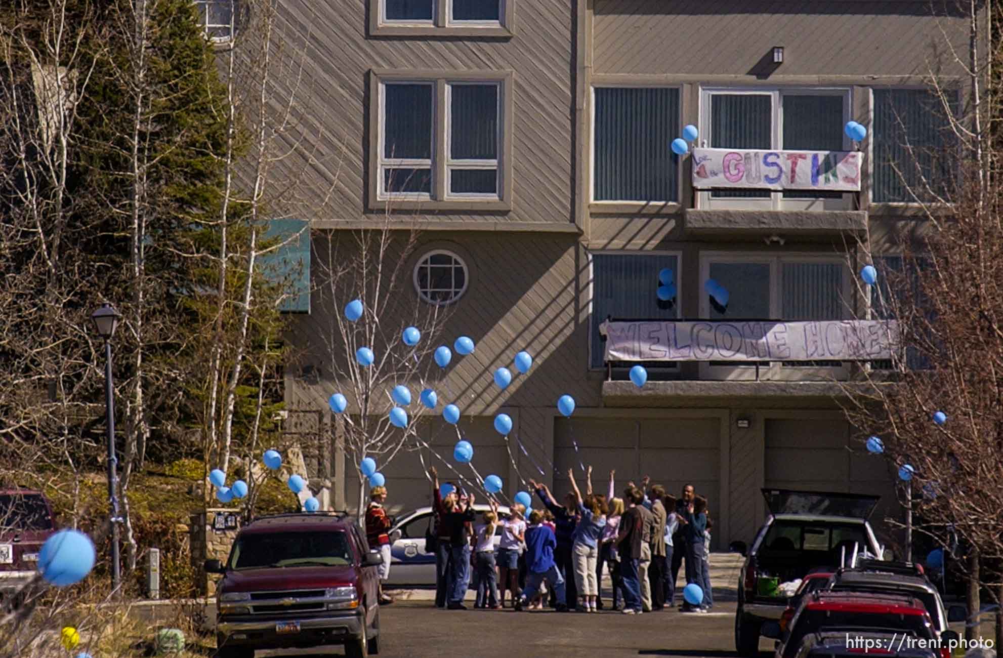 Elizabeth Smart celebrates her missed birthday with her cousins, who hold balloons , then release them into the air.