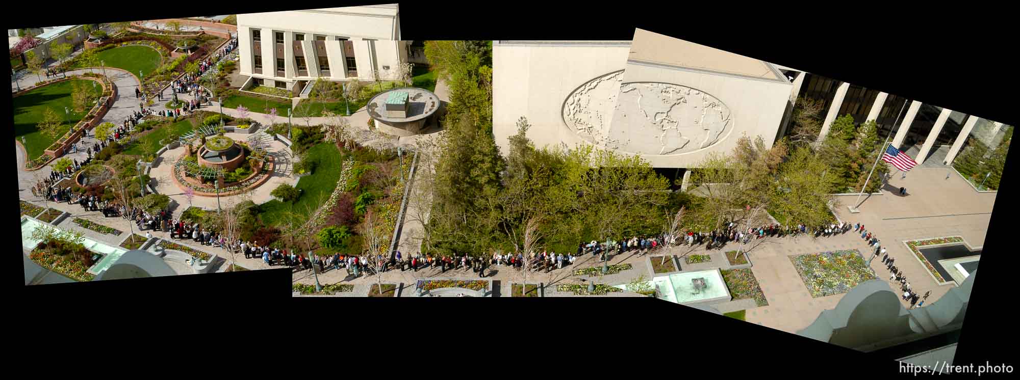 Line of mourners for Marjorie Hinckley viewing