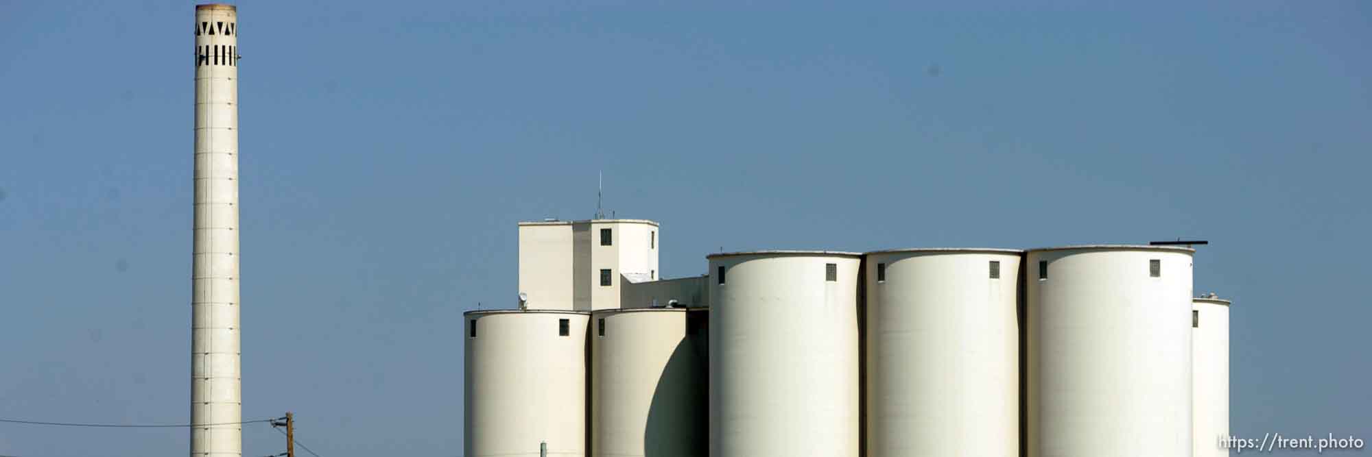 mill. Photos out the window as we drive from Boise to Parma, Idaho. 8.18.2004