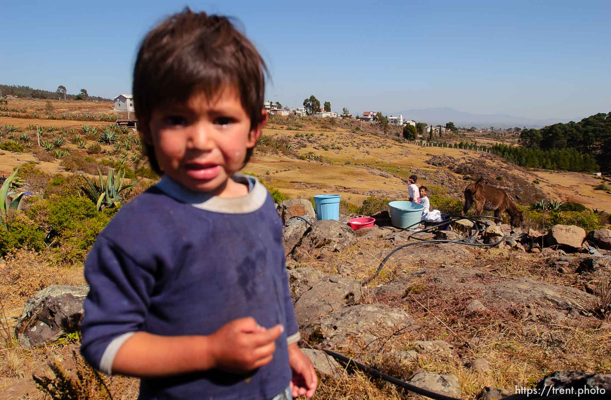 Maria Archero de Hernandez (with heart/flag shirt) and children; 12.02.2004