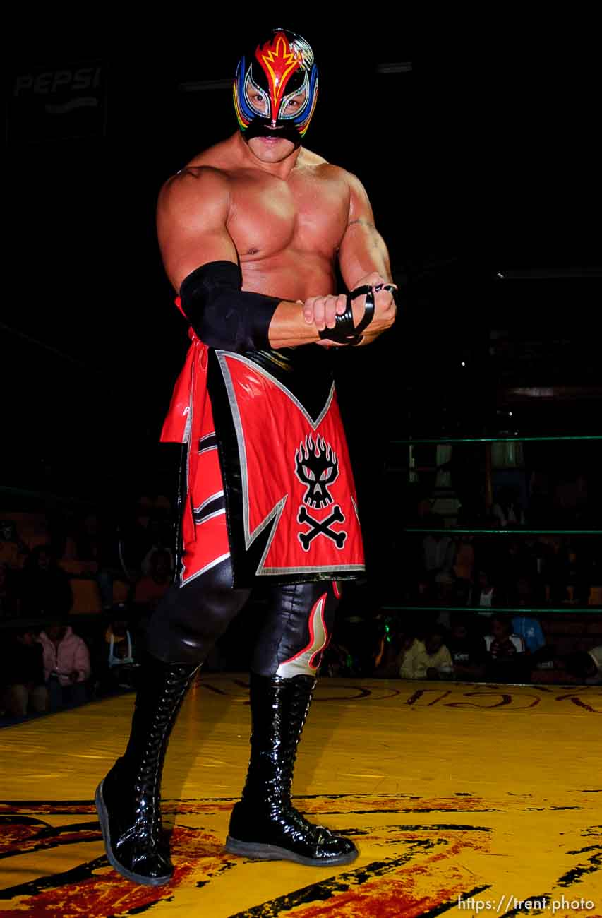 luche libre professional wrestling; 12.05.2004