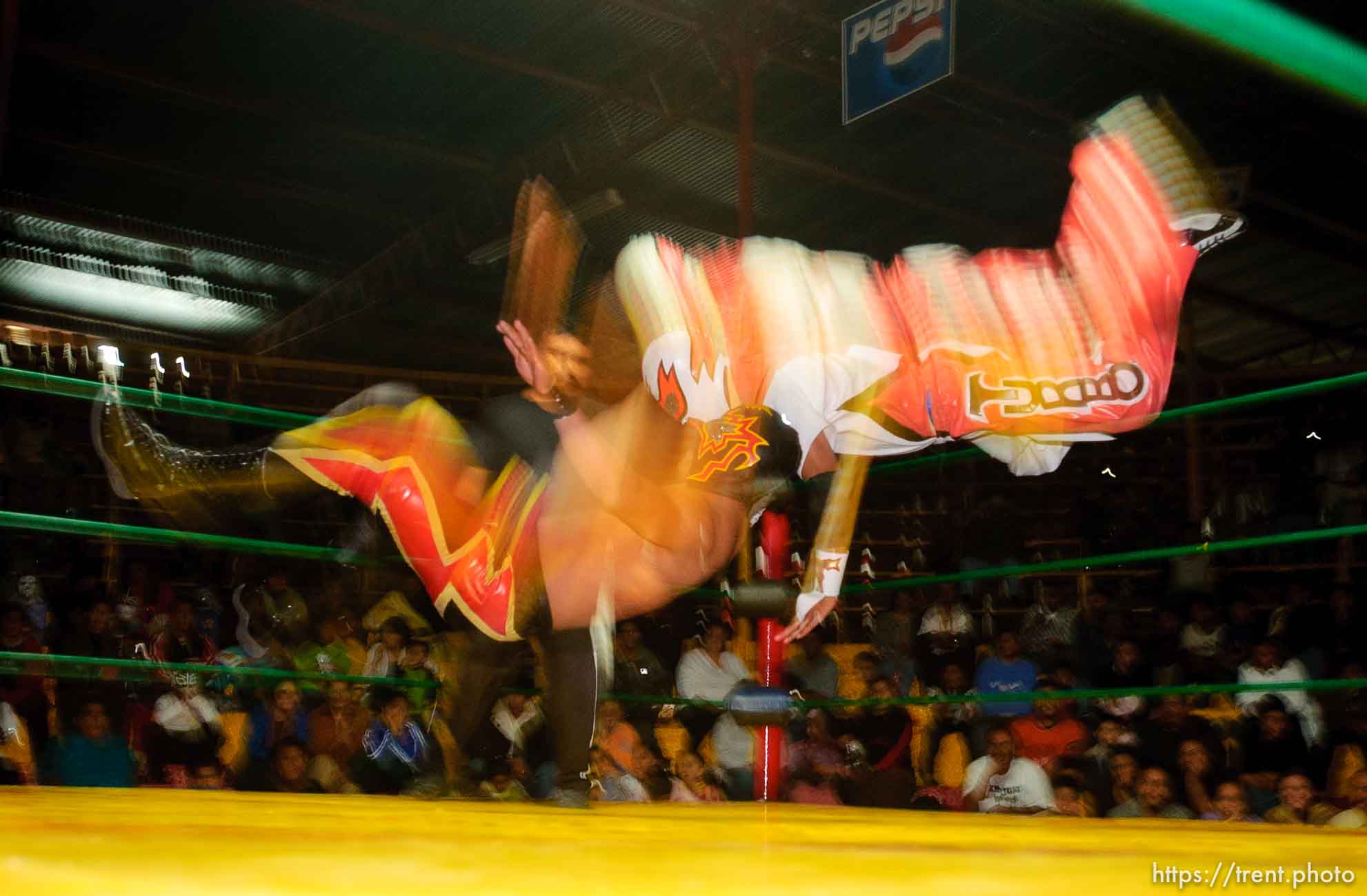 luche libre professional wrestling; 12.05.2004