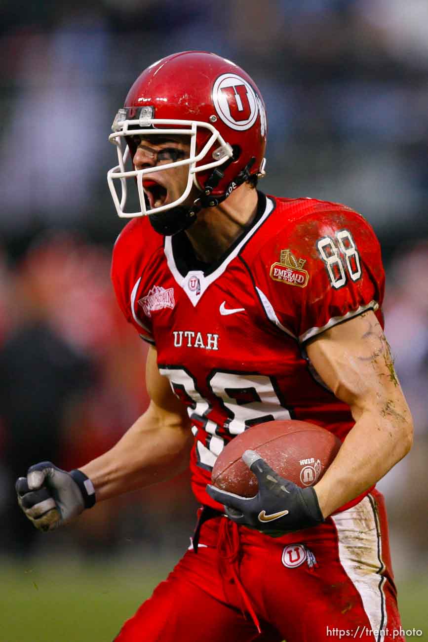 Utah's Travis LaTendresse celebrates a 28-yard gain, first down. University of Utah vs. Georgia Tech, Emerald Bowl, San Francisco.