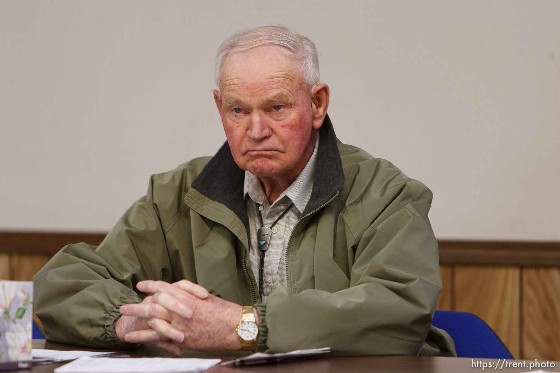 Washington County Sheriff Kirk Smith visits Hildale City Council Meeting.
, 3.14.2006 Dan Jessop (green jacket).