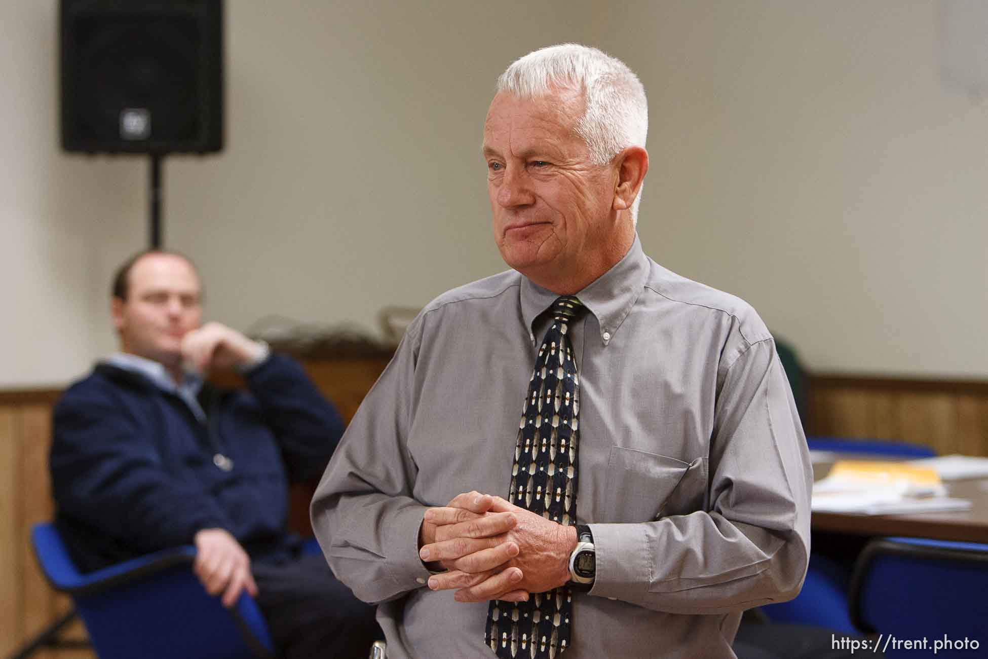 Washington County Sheriff Kirk Smith visits Hildale City Council Meeting.
, 3.14.2006 Jerry Barlow (blue coat).