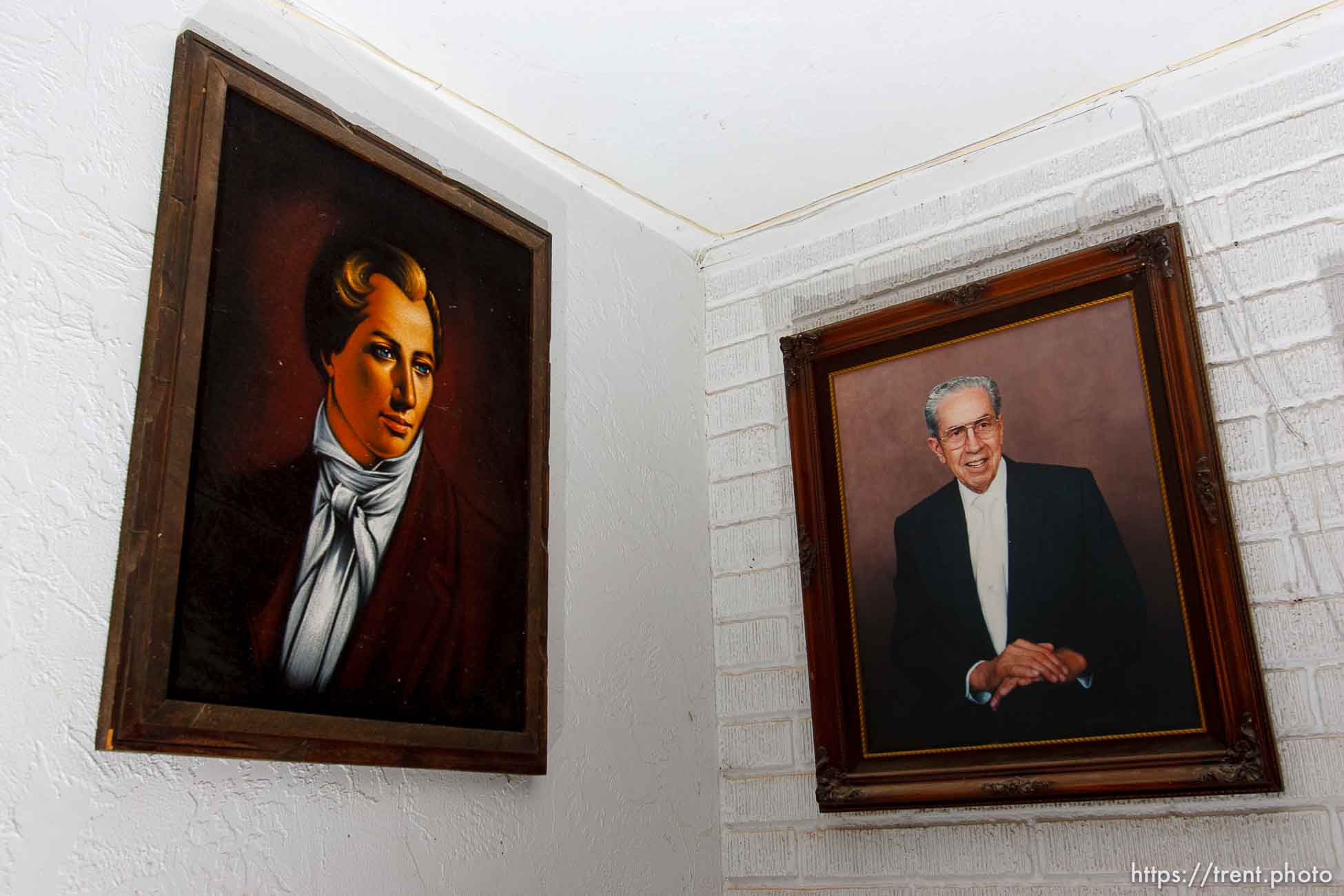 Marvin Wyler home, Joseph Smith, Rulon Jeffs portraits