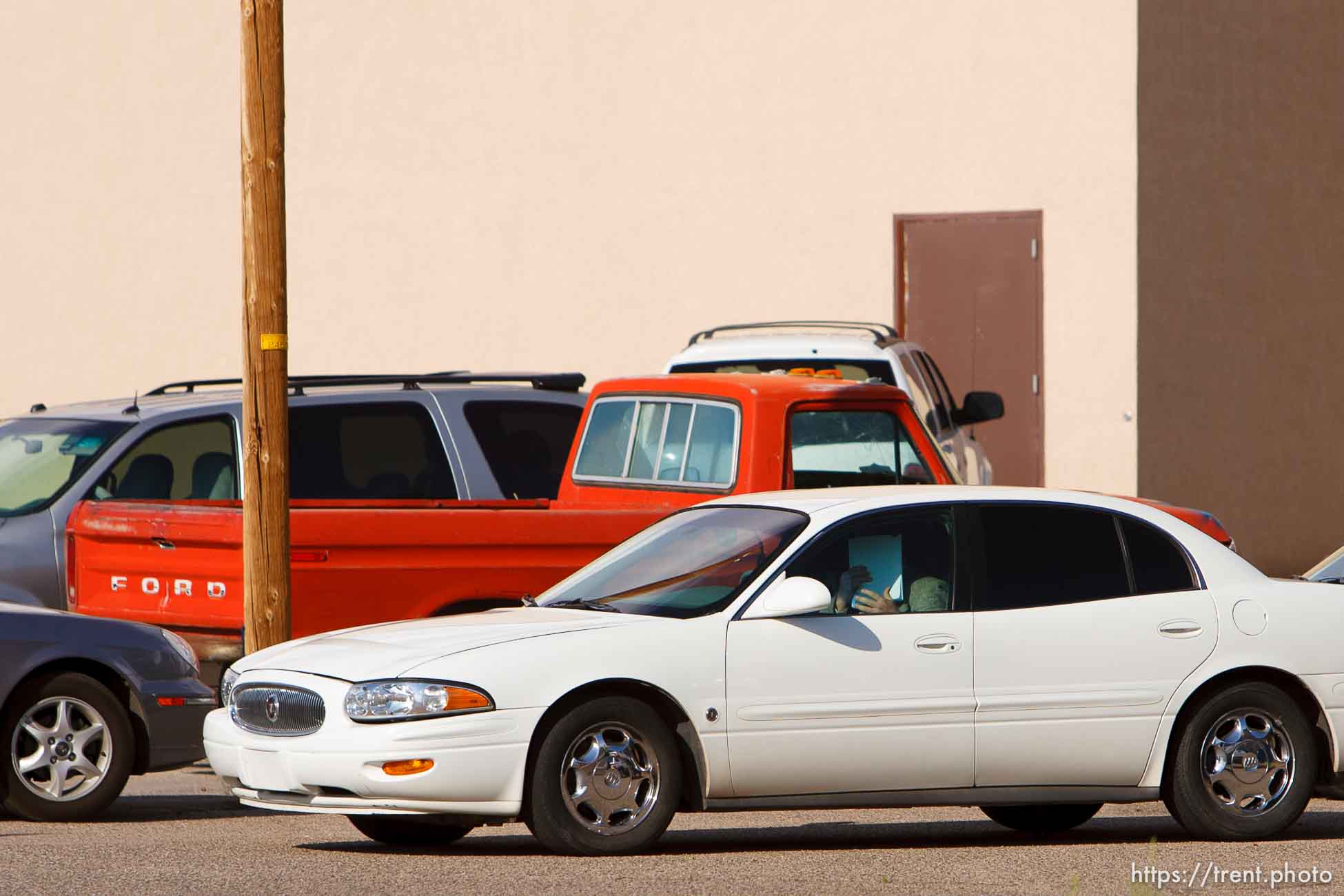 Kelly Fischer leaves the Mohave County Superior Court in Kingman, Arizona during a lunch break at his trial where he faces two felony counts: sexual conduct with aminor and conspiracy to commit sexual conduct with a minor.; 7.05.2006