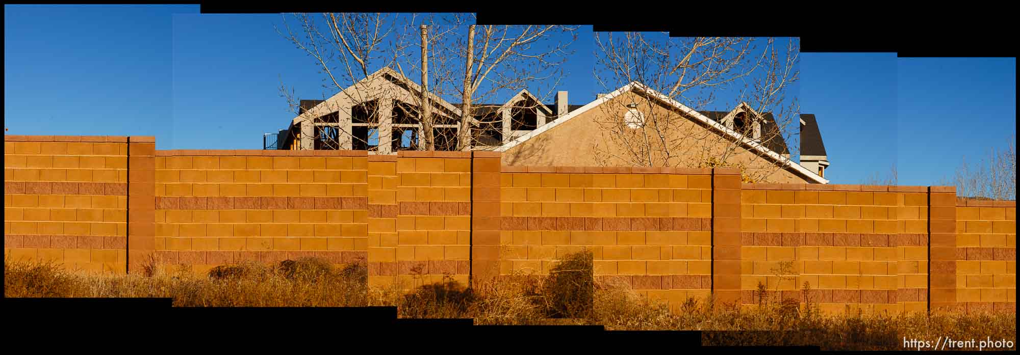 Home behind wall in Hildale, Utah