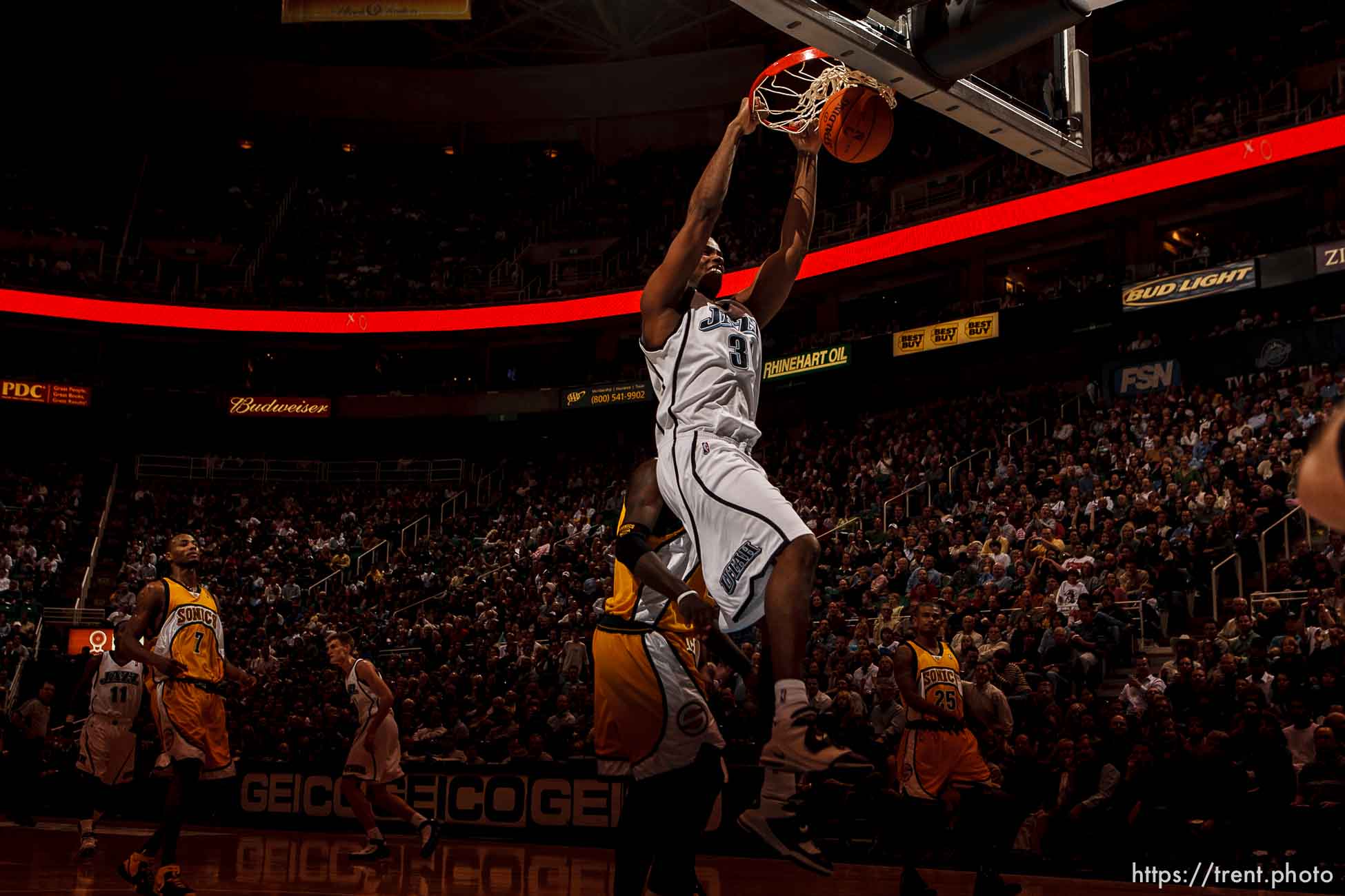 Salt Lake City - Utah Jazz vs. Seattle Supersonics, NBA basketball.
 12.02.2006 Utah Jazz center Jarron Collins (31)